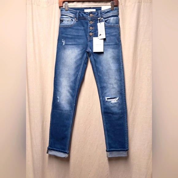 NWT KanCan Distressed Straight Fit Jeans Size 5/26 - Picture 1 of 5
